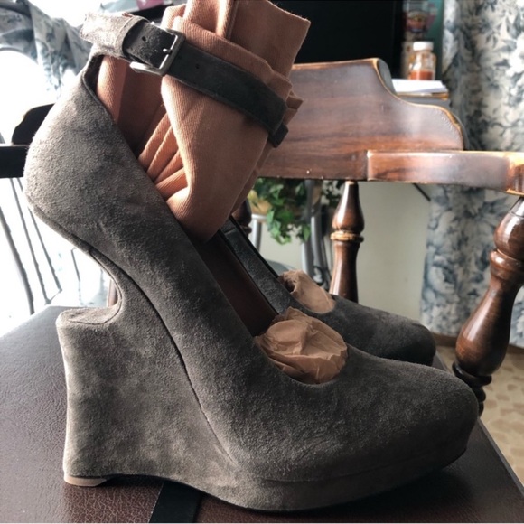 Alaia Cutout Wedges 39 Worn Once - Picture 8 of 14